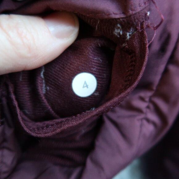Lululemon Women Size 4 Chilly Chill Reversible Hooded Vest Goose Down Waterproof - Picture 8 of 10
